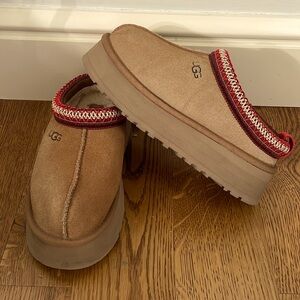 Chestnut platform Ugg shoes.